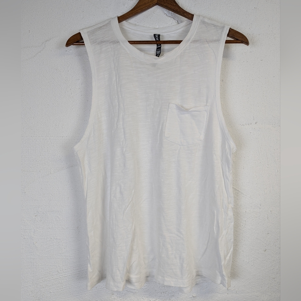 Vuori Muscle Tank Top White Womens Medium Sporty Athleisure Classic Pocket Yoga